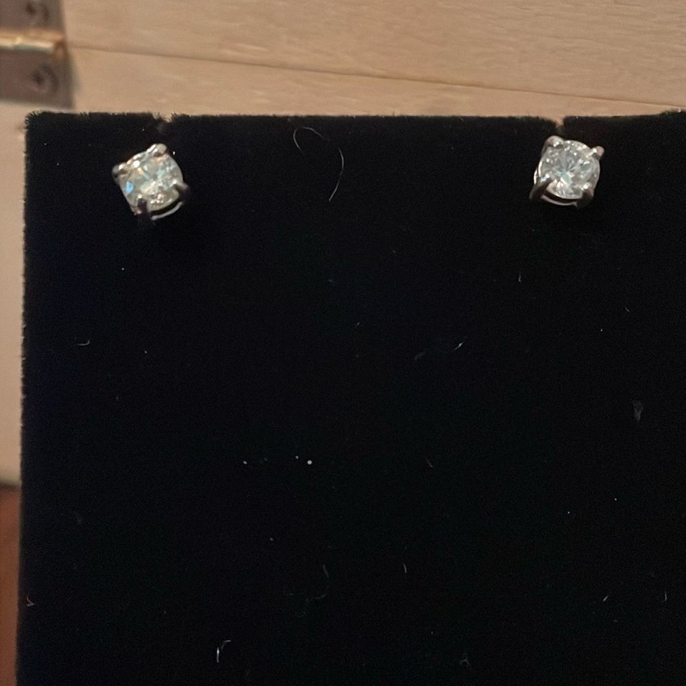 Sterling Silver CZ Stud earrings. EUC.